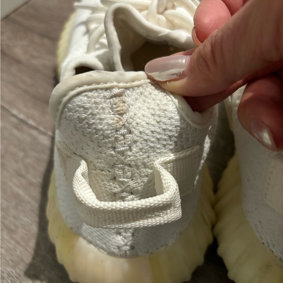 Authentic Adidas Yeezy Boost 350 V2 6.5Sz in Triple white - Picture 5 of 7